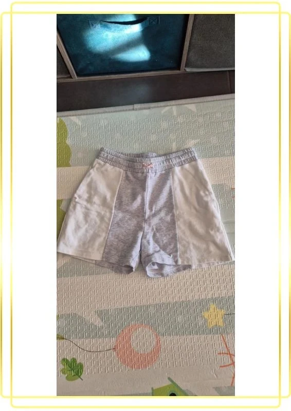 Short fille
